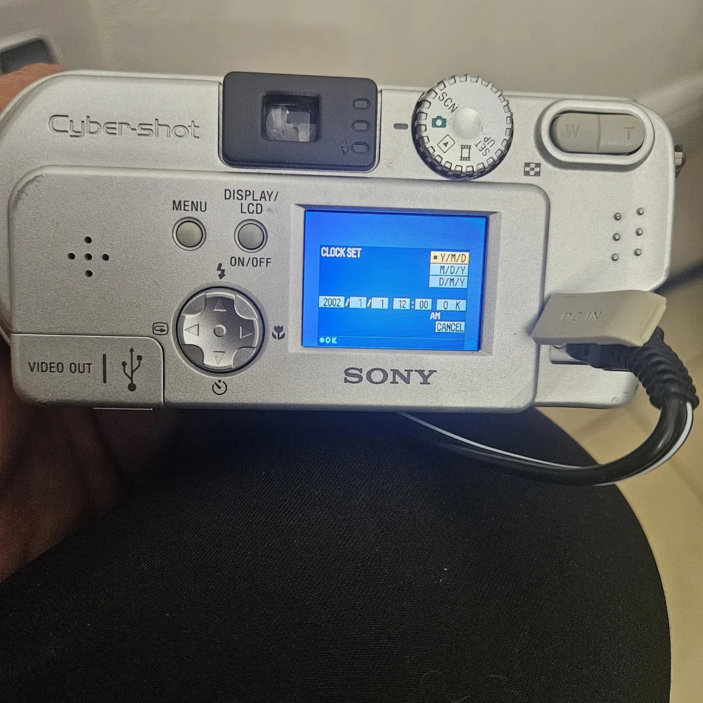 Sony Cyber-shot DSC-P71 3.2 MP Digital Camera 6X Zoom Multi Burst MPEG Movie HQX